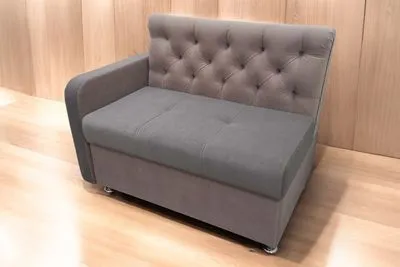 Кухонный прямой диван Таон-4M с каретной стяжкой и подлокотником (раскладушка)