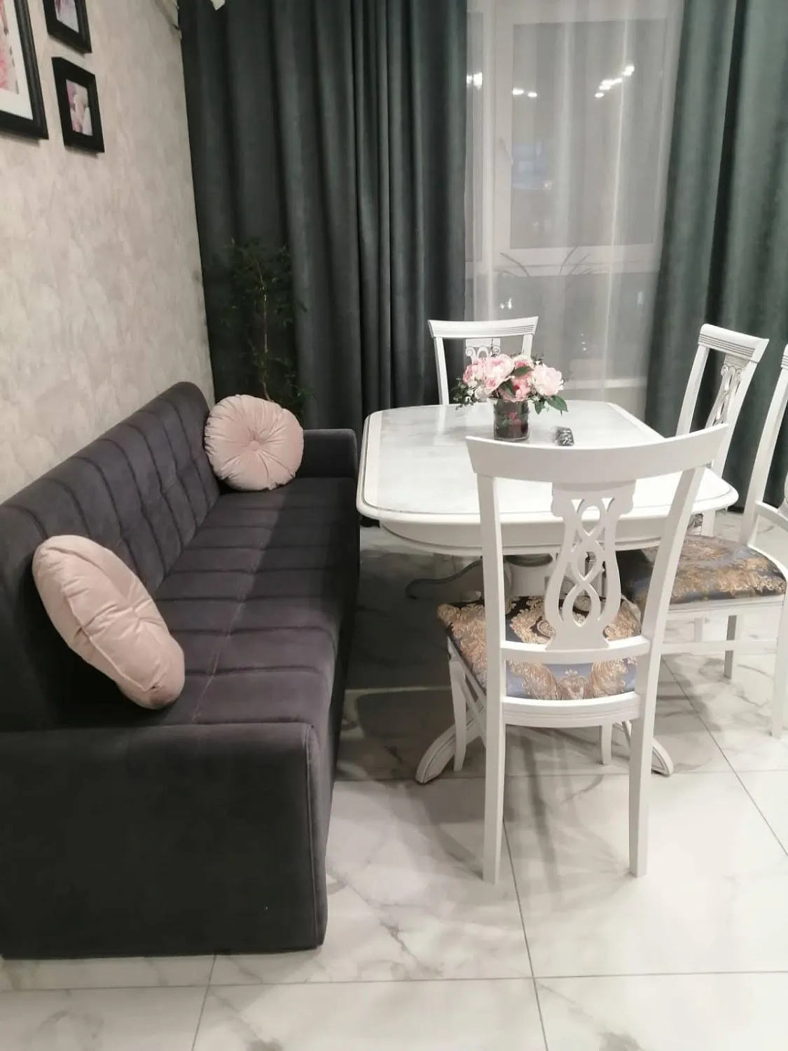 Кухонный прямой диван Йоркер Лайн со спальным местом