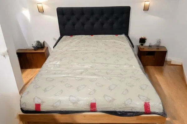 Кухонный прямой диван Таон-4M с каретной стяжкой (раскладушка) - Кухонные диваны