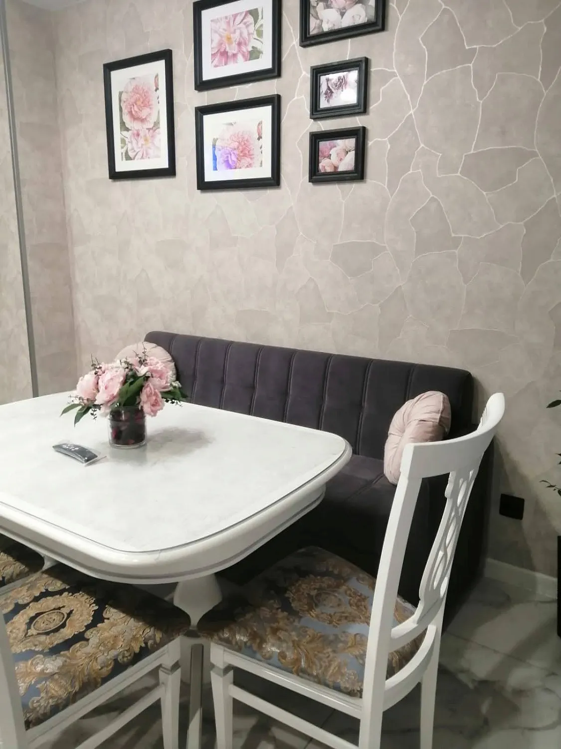 Кухонный прямой диван Йоркер Лайн со спальным местом