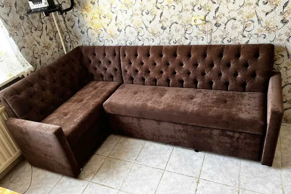 Кухонный угловой диван Денвер с каретной стяжкой и двумя подлокотниками - Кухонные диваны