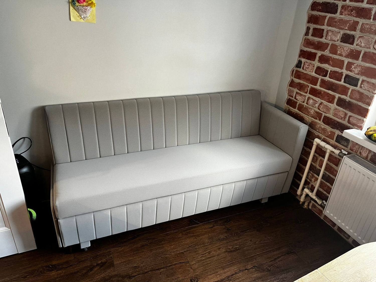 Кухонный прямой диван Веленг со спальным местом (высокий подлокотник)