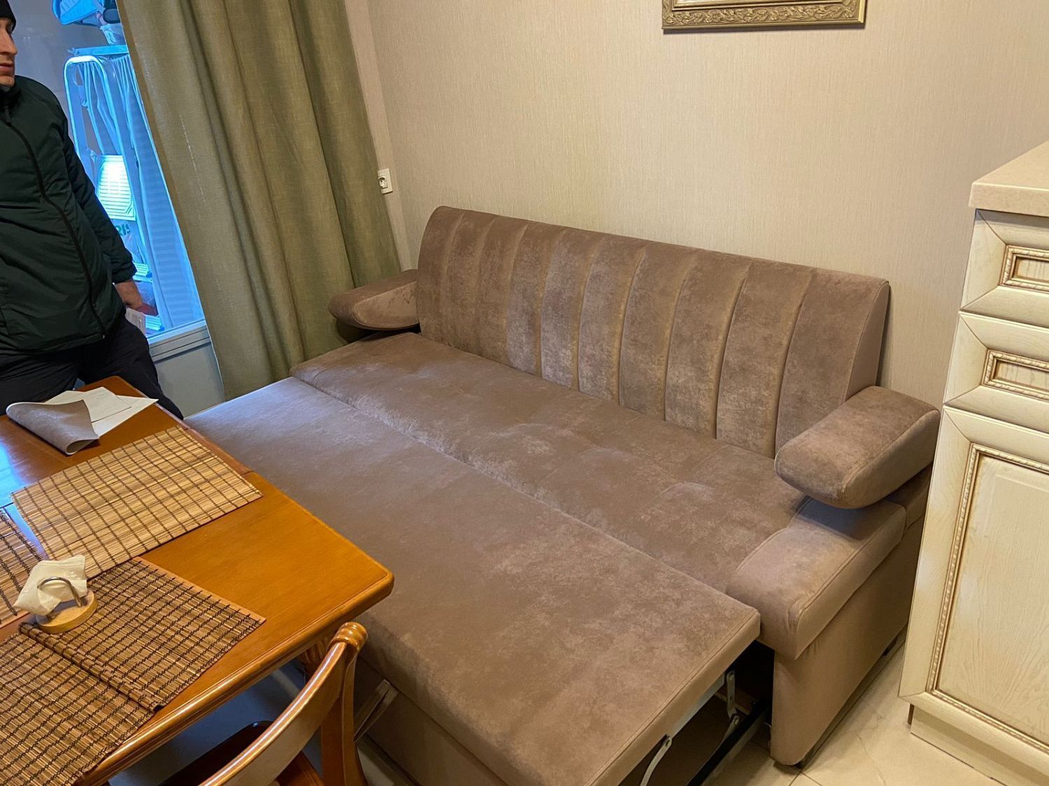 Кухонный прямой диван Алюр со спальным местом