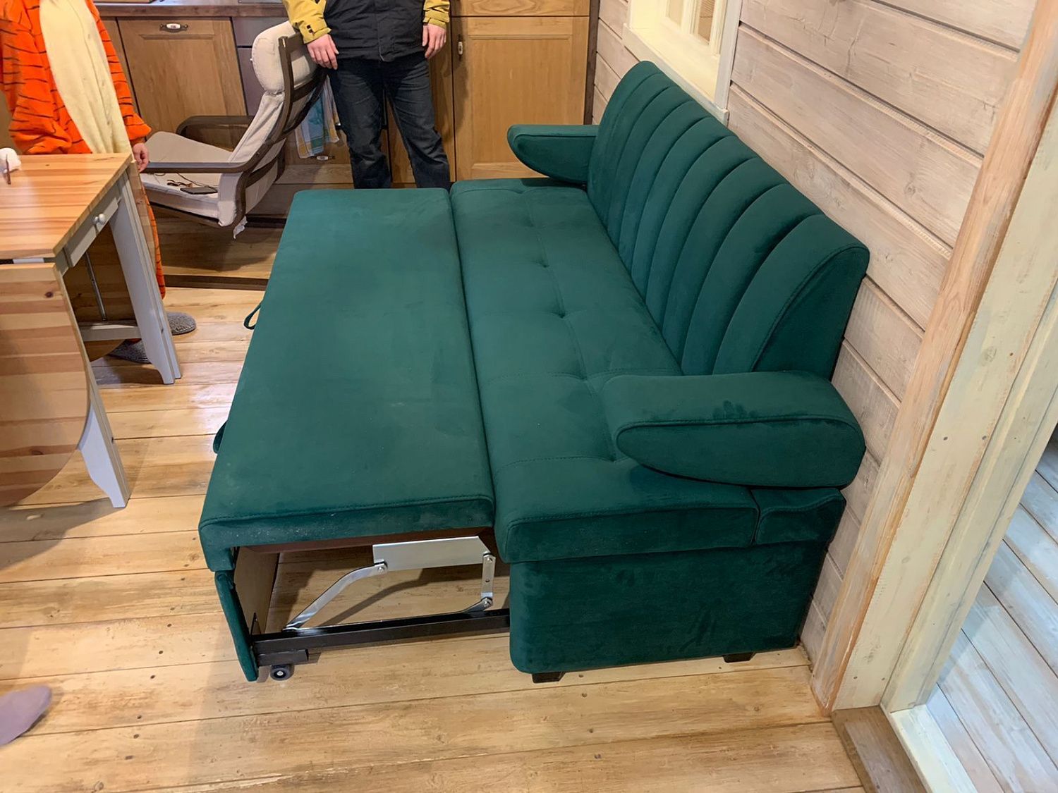 Кухонный прямой диван Алюр со спальным местом