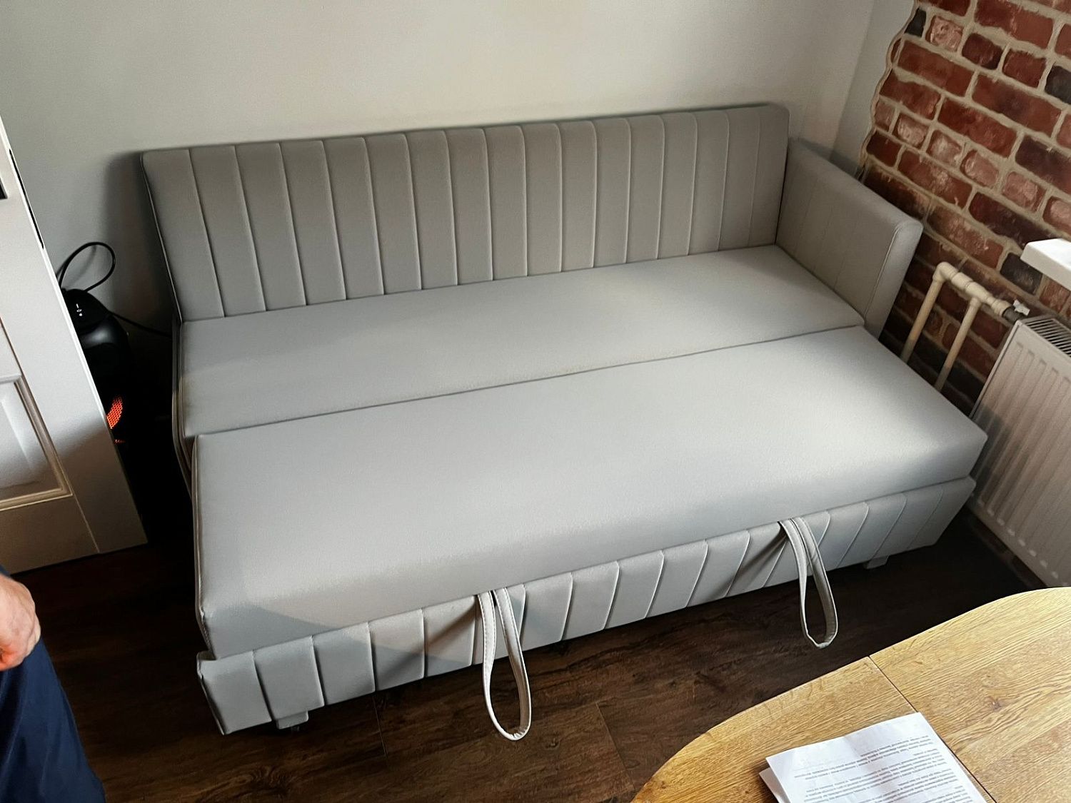 Кухонный прямой диван Веленг со спальным местом (высокий подлокотник)