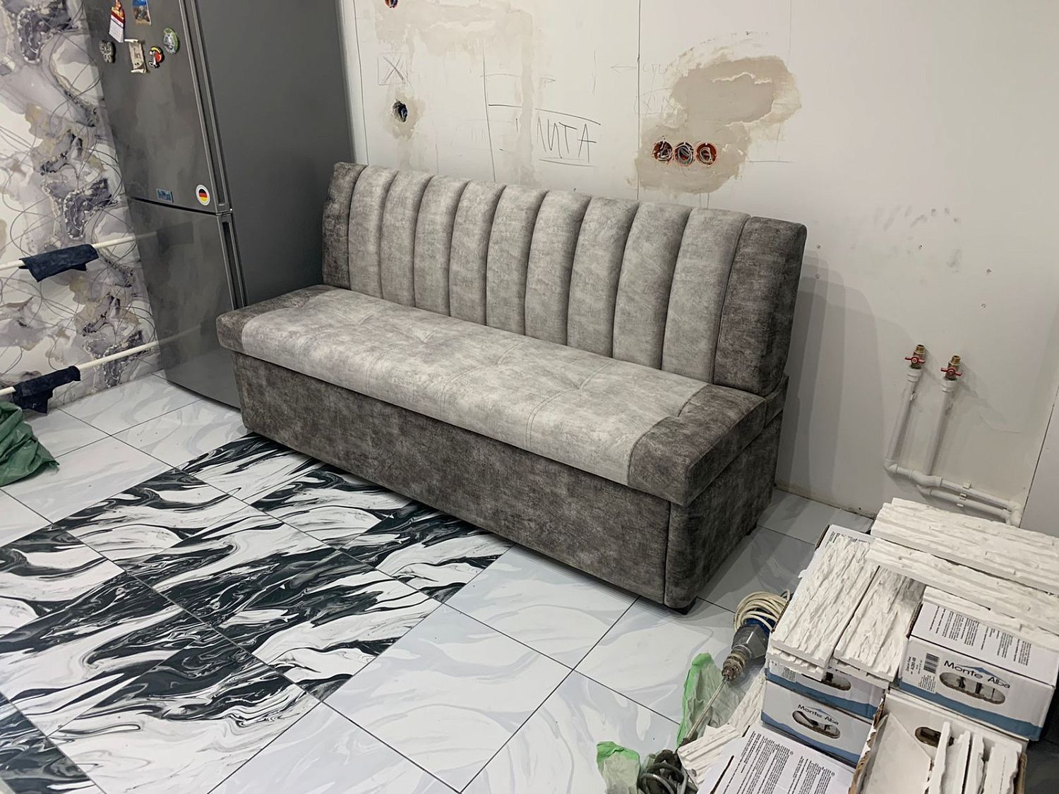 Кухонный прямой диван Алюр со спальным местом