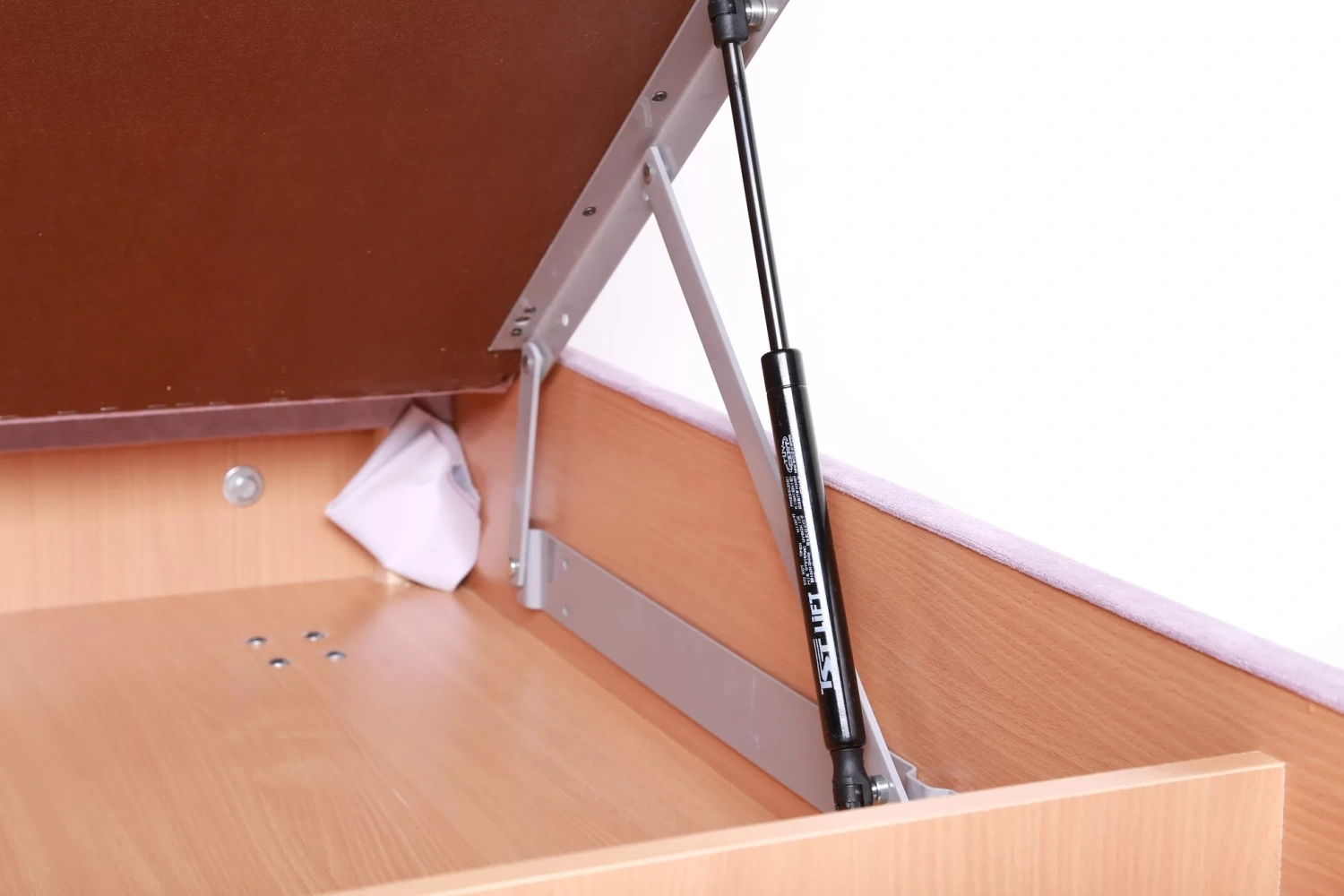 Тахта Реми. Детальная фотография