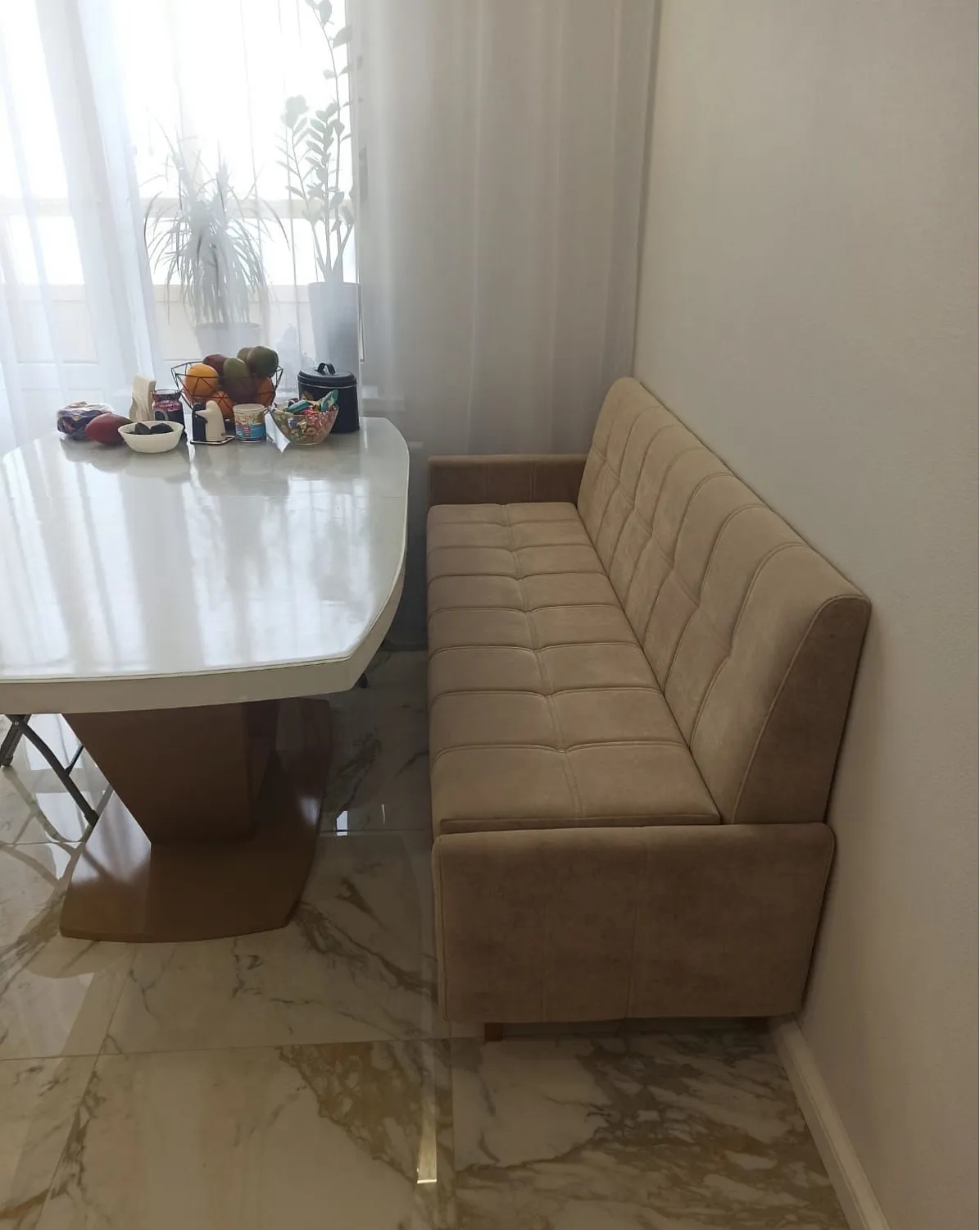 Кухонный прямой диван Авалон с ящиком (высокий подлокотник) Кухонный прямой диван Авалон с ящиком (высокий подлокотник) - Кухонные диваны